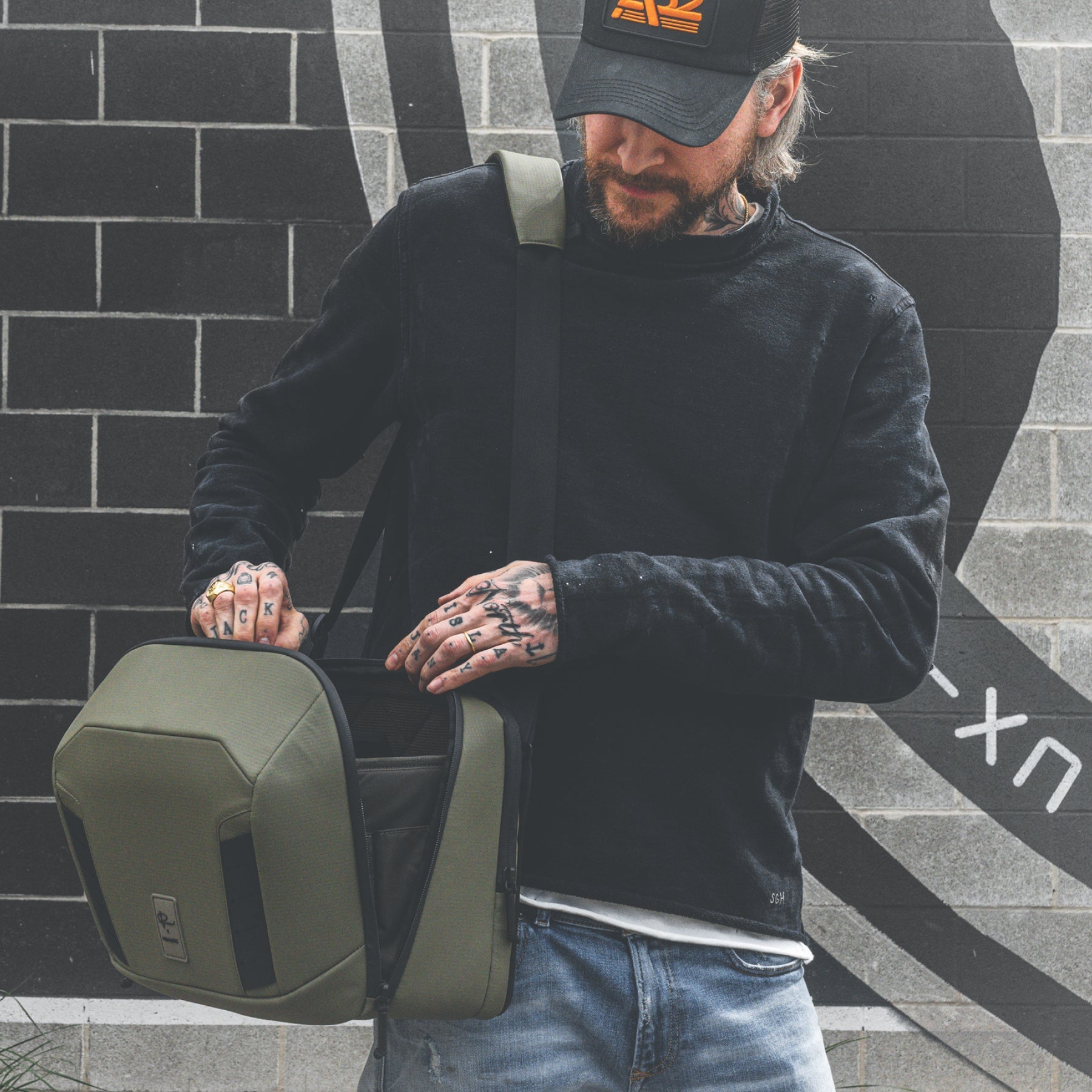 McKinnon Camera Messenger 13L